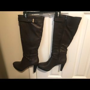Knee high heeled boots